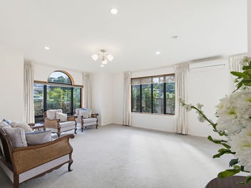 QUALITY+PRIVACY,THE PERFECT SUN-DRENCHED HOME!