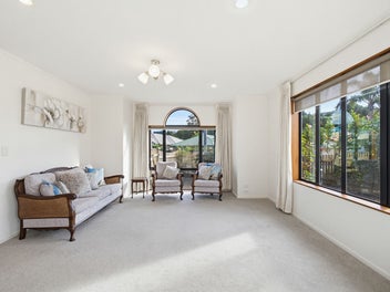 QUALITY+PRIVACY,THE PERFECT SUN-DRENCHED HOME!