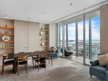 Elevated Luxury Living Amidst the City Buzz