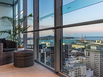Elevated Luxury Living Amidst the City Buzz