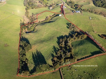 Space, Views & Shed on 5.48ha