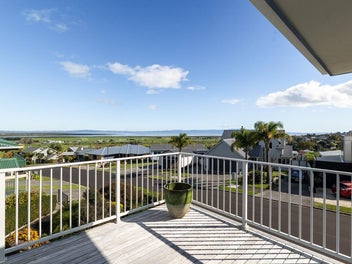 Easy Living with Outstanding Views