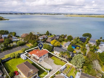 Large home, coastal lifestyle & convenience