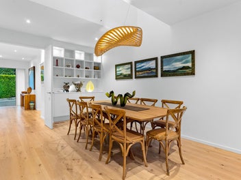 Single Level Luxury In Prime Mairangi Bay