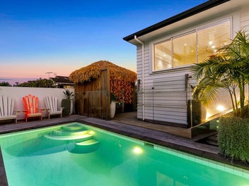 Single Level Luxury In Prime Mairangi Bay