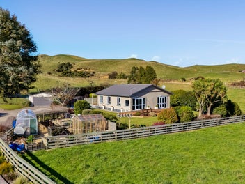 Country Lifestyle with Space, Views & Opportunity