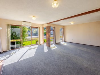 Easy-Care Living, Great Location
