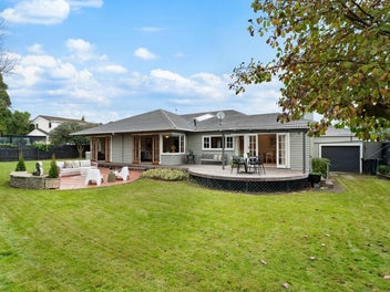 Freehold family home, priced to sell 400k under CV