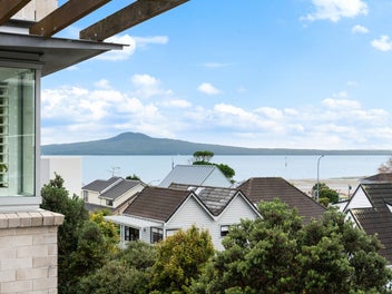 St Heliers luxury penthouse with sunset views