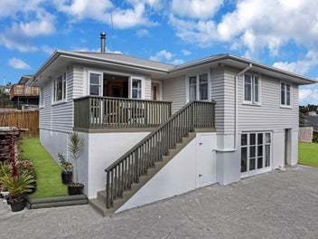 GOLDMINE ON 1548sqm (Approx) MHU ZONED!