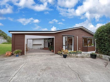 GOLDMINE ON 1548sqm (Approx) MHU ZONED!
