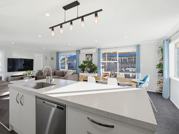 Four Bedrooms Double Glazed Winner !