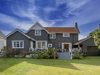 A Seatoun Original - Landmark Home, Rarely Offered