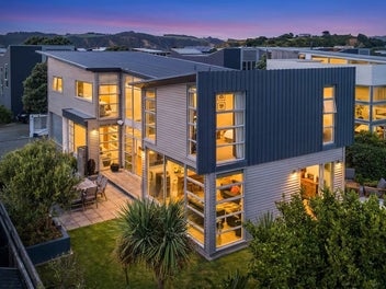 Contemporary Excellence - The Perfect Entertainer!