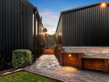 ELEVATED COUNTRY LIVING - BREATHTAKING VIEWS!