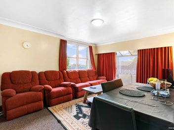 PREMIUM MANUREWA LOCATION – WALK TO SIKH TEMPLE!