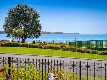 Premium Waterfront Retreat