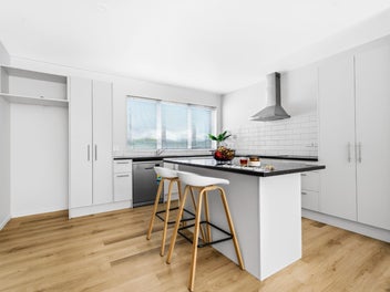 Freehold Stand-alone Kauri Flats School Zone.