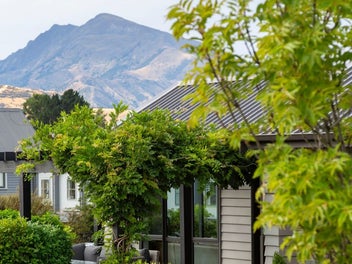 Modern Family Living with Homestay Opportunity