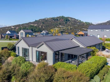 Modern Family Living with Homestay Opportunity