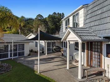 Two Homes Adjoined - On One Title!