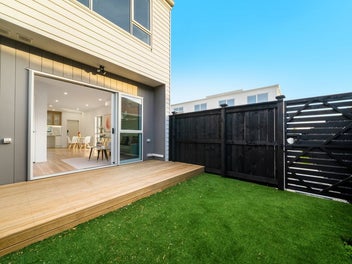 Modern Corner Home in Central Papatoetoe!