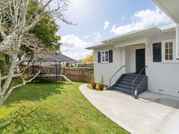 Renovated Character Home with Harbour Views