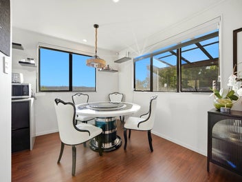 Modern Family Comfort + The Perfect Backyard!