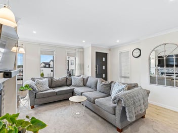 Modern Family Living in the Heart of Kumeu