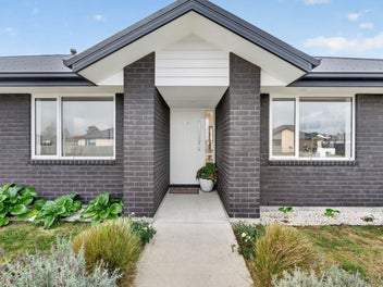 Modern comfort on 1,711sqm - Must be sold