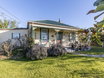 Vintage Victorian Villa!