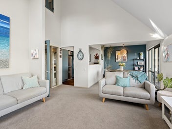 SPACIOUS, EASY LIVING & CLOSE TO THE CITY