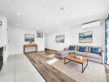 Low-Maintenance Single-Level Duplex!