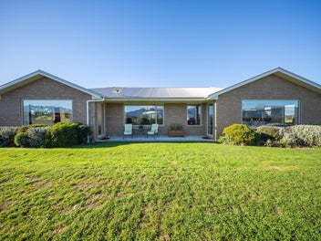 Lifestyle Living With Spectacular Views