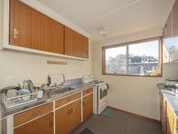 LOW-MAINTENANCE LIVING