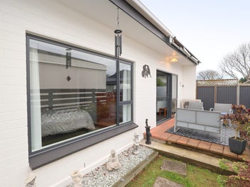 Low-Maintenance Living in Richmond!