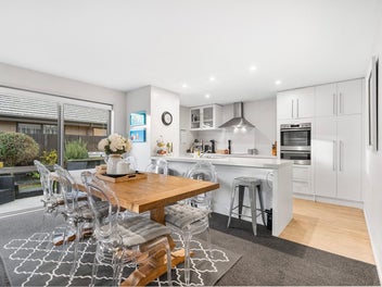 Move In Ready - The Ultimate Entertainer