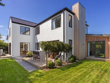 Luxury Family Living, Prime Location