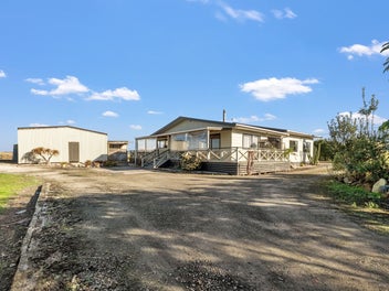 Space, Sheds & Rural Comfort on Te Kowhai