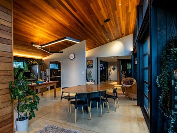 A Rare Multi-dwelling Lifestyle and Investment