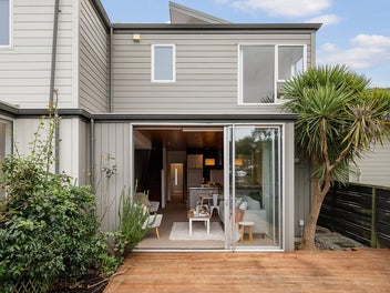 VERY CLASSY IN POPULAR ISLAND BAY!