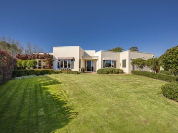 Reserve-side living, modernised construction