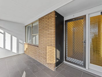 Spacious & Convenient Living - Heart of Papatoetoe