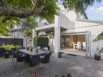 Freehold & family-friendly in Macleans