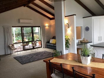 Designer Large 4-5 Bedroom home 3 bathrooms.