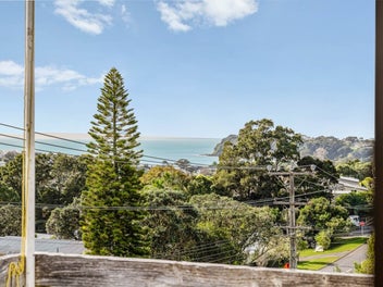 Elevated Living With Sea Views!