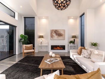 Contemporary Grandeur – Motivated Overseas Owner