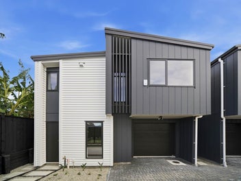 Experience the Pinnacle of Modern Coastal Living!