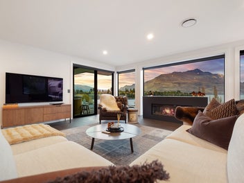 9 Suburb Street, Queenstown