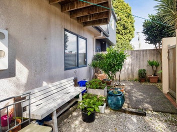 3-Level Townhouse Opposite St Lukes Mall